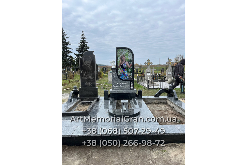 Пам'ятник для дівчини 00893